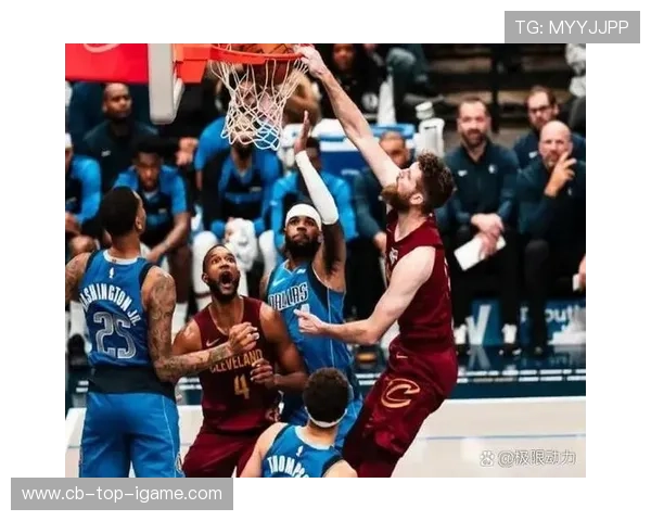 东契奇示意慢打，达拉斯独行侠控住比赛